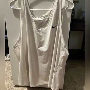 nike athletic top womens
